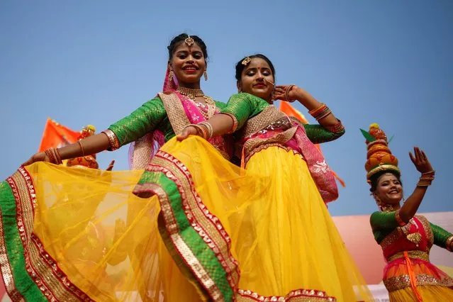 Performers dressed in traditional attire perform during their rehearsal at a road-side on the eve of opening of the temple of Hindu Lord Ram in Ayodhya, in India, on January 21, 2024. (Photo by Adnan Abidi/Reuters)