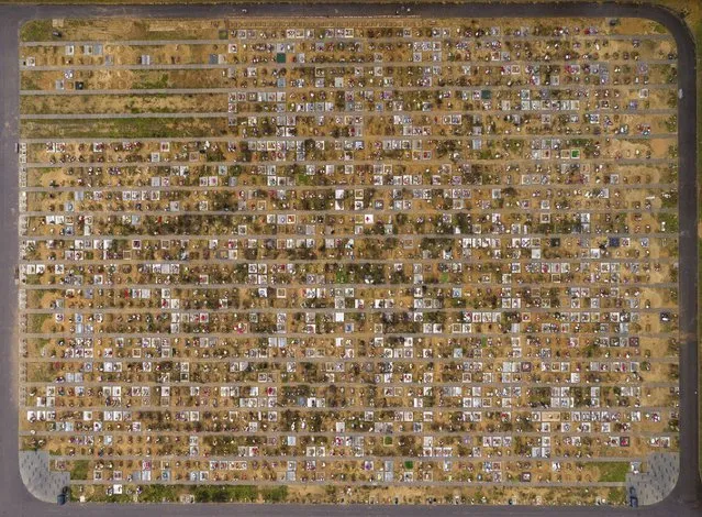 An aerial view shows fresh graves at the Yastrebkovskoe cemetery, which serves as one of the burial grounds for those who died of the coronavirus, outside in Moscow, Russia, Thursday, October 21, 2021. The government coronavirus task force reported 36,339 new confirmed infections and more than thousand deaths in the past 24 hours. That brought Russia's death toll to 227,389, by far the highest in Europe. Moscow Mayor Sergei said all restaurants, cafes and non-food stores, gyms, cinemas and other entertainment venues in the Russian capital will be shut from Oct. 28 to Nov. 7. (Photo by Dmitry Serebryakov/AP Photo)