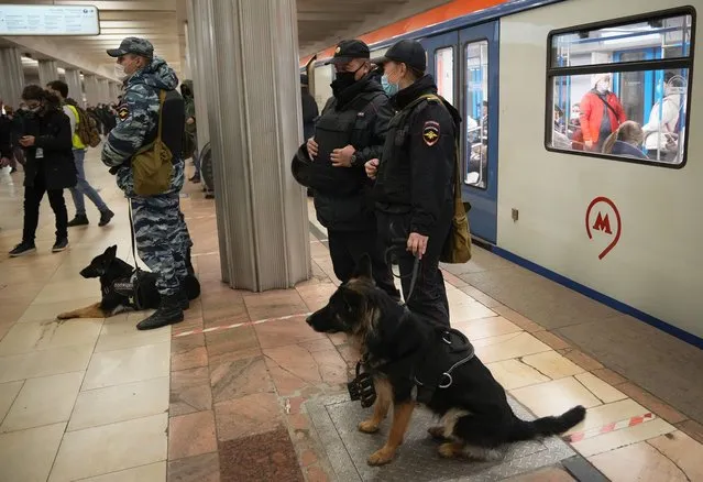 Police officers wearing face masks to help curb the spread of the coronavirus patrol a metro (subway) station in Moscow, Russia, Thursday, November 4, 2021. The Moscow authorities banned their traditional “Russian March” in Moscow celebrating People's Unity Day due to the COVID-19 pandemic. (Photo by Alexander Zemlianichenko/AP Photo)