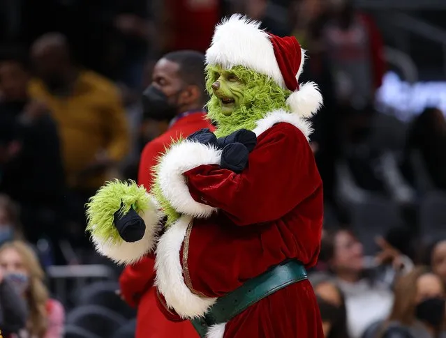 The Grinch character is seen tossing out shirts during the first half between the Atlanta Hawks and the Orlando Magic at State Farm Arena on December 22, 2021 in Atlanta, Georgia. (Photo by Kevin C. Cox/Getty Images)