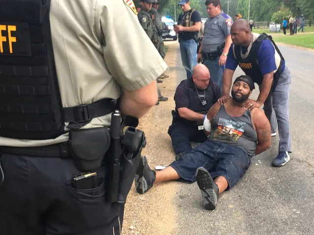 Willie Corey Godbolt is arrested near Brookhaven following a shooting rampage in Lincoln County, Mississippi, U.S., May 28, 2017. (Photo by Therese Apel/Reuters/The Clarion-Ledger)