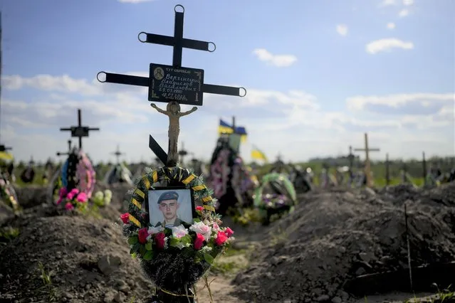 The tomb of a person who died after Russia invasion is seen in Bucha cemetery, outskirts of Kyiv, Ukraine, Tuesday, May 24, 2022. (Photo by Natacha Pisarenko/AP Photo)