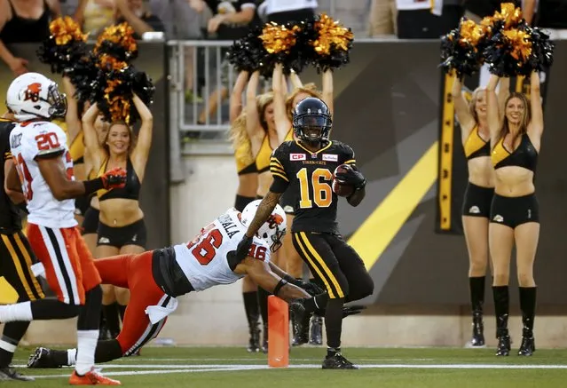 Hamilton Tiger-Cats Brandon Banks scores a touchdown past B.C. Lions Rolly Lumbala during the first half of their CFL football game in Hamilton, Ontario, Canada, August 15, 2015. (Photo by Mark Blinch/Reuters)