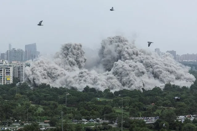 The Supertech Twin Towers collapse following a controlled demolition after the Supreme Court found them in violation of building norms, in Noida, India on August 28, 2022. (Photo by Anushree Fadnavis/Reuters)
