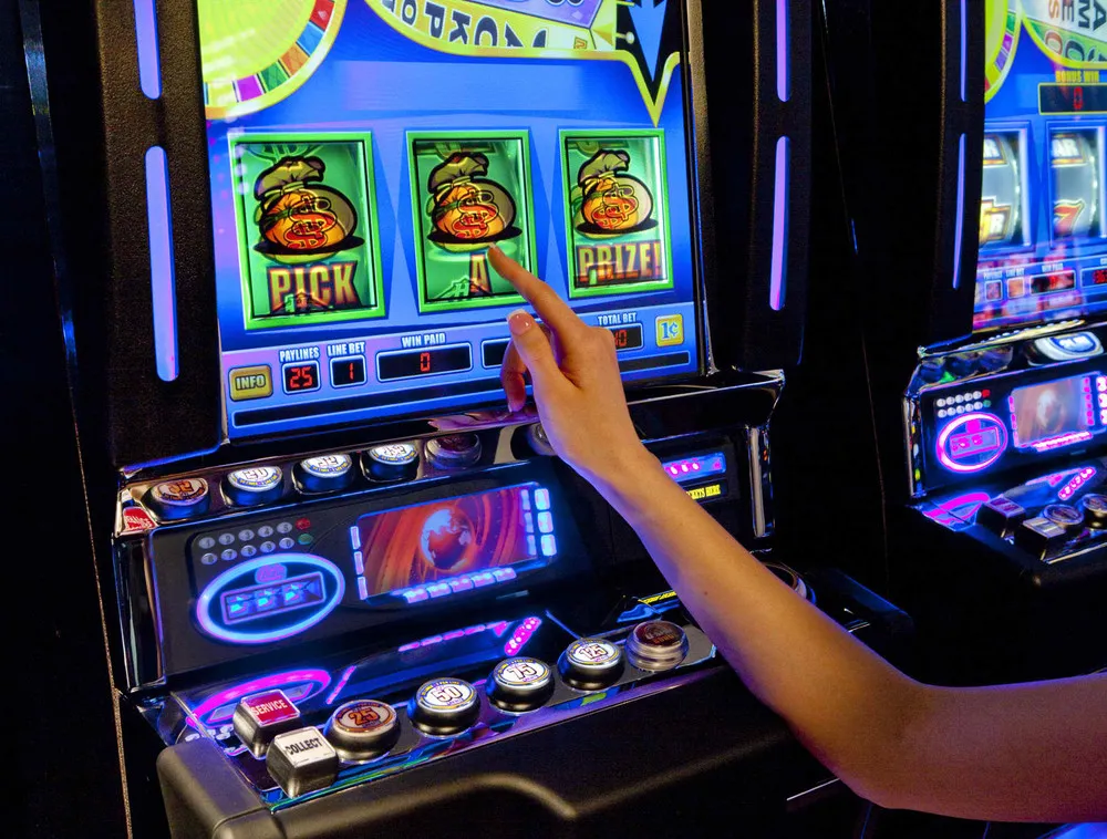 What bonuses you can get if you plan to play slots online