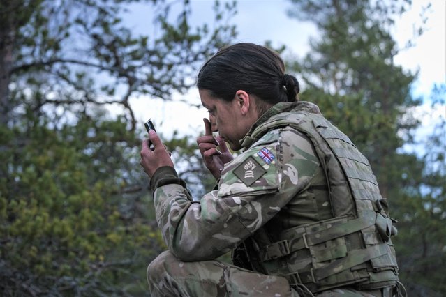A British soldier takes part in the military exercise Arrow 22 in Niinisalo, Finland on May 4, 2022. Finland is hosting the military training called Arrow 22 with the participation of divisions of Britain, Latvia, Estonia and the US. (Photo by Alessandro Rampazzo/AFP Photo)