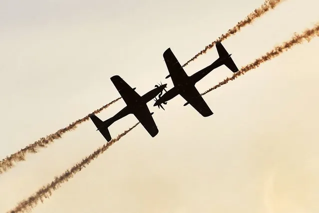 Two planes of the Royal Australian Air Force Roulettes aerobatic team perform during the Australian International Airshow Aerospace and Defence Expo at Avalon Airport in Geelong on March 3, 2023. (Photo by Paul Crock/AFP Photo)