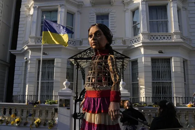Refugee puppet Little-Amal makes an appearance outside the Ukrainian Embassy to highlight the plight of people feeling the Russian invasion of Ukraine, in London, Thursday, March 10, 2022. A U.N. agency and others tracking migration say 2 million people have fled Ukraine in the two weeks since Russia's invasion. (Photo by Alastair Grant/AP Photo)