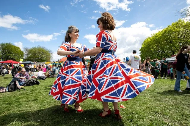 Laura Bridgewater and Joan Hoctor from the band “Gentlemen Prefer Blondes” entertain the crowds at the 10th Calon Hearts, Cardiff Carnival, Wales, Britain on May 1, 2023. This years charity event is to celebrate the coming coronation of King Charles. (Photo by Joann Randles/Reuters)