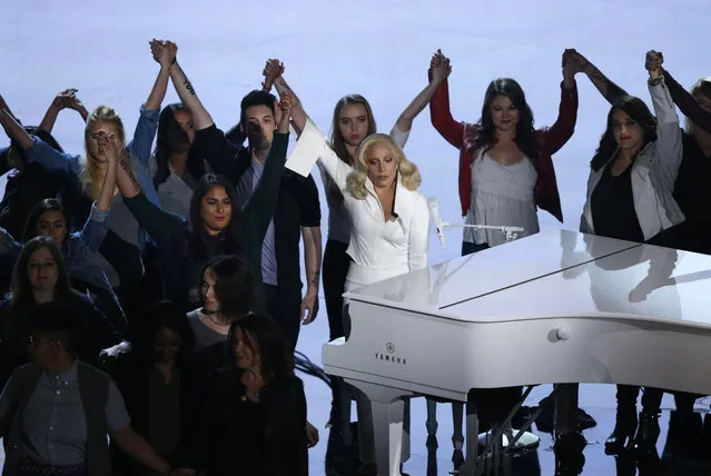 Lady Gaga sings her Oscar-nominated song “Til It Happens to You” at the 88th Academy Awards in Hollywood, California February 28, 2016. Vice President Joe Biden made a special appearance at the Oscars ceremony to advocate for victims of sexual assault and introduced a powerful performance by Lady Gaga that featured survivors of sexual abuse. (Photo by Mario Anzuoni/Reuters)