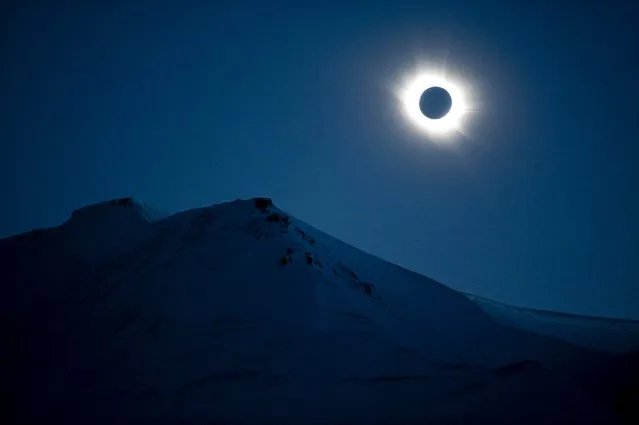 A total solar eclipse is seen in Longyearbyen on Svalbard, Norway March 20, 2015. (Photo by Jon Olav Nesvold/Reuters/NTB Scanpix)