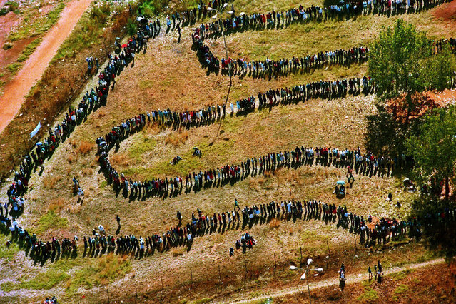 People queue to cast their votes In Soweto, South Africa April 27, 1994, in the country's first all-race elections. In 1994 people braved long queues to cast a vote after years of white minority rule which denied Black South Africans the vote. (Photo by Denis Farrell/AP Photo)