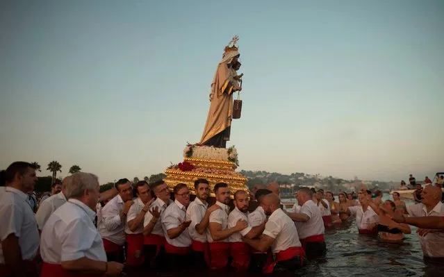 Penitents carry the statue of the “Virgen del Carmen” during the Carmen Day celebrations in Malaga, southern Spain, on July 16, 2019. (Photo by Jorge Guerrero/AFP Photo)
