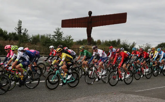 The peloton rides past the Angel of the North during stage four, Gateshead to Kendal, of the OVO Energy Tour of Britain in Gateshead, England on September 10, 2019. (Photo by Lee Smith/Action Images via Reuters)