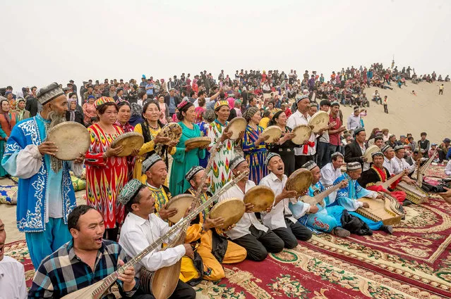 Folk artists play traditional music for tourists at Kashgar, Xinjiang Uighur Autonomous Region, China, May 2, 2016. (Photo by Reuters/Stringer)