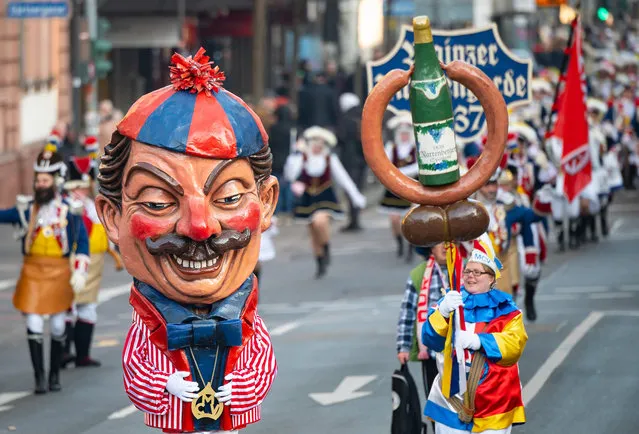 A Schwellkopp (swollen head), a traditional Mainz carnival character, takes part in the traditional New Year’s Day parade in Mainz, Germany on January 1, 2020. (Photo by Andreas Arnold/dpa)
