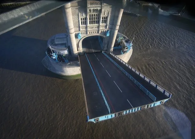 Tower Bridge opens to traffic, seen through a new glass floor in the bridge's walkway on November 10, 2014 in London, England. (Photo by Peter Macdiarmid/Getty Images)