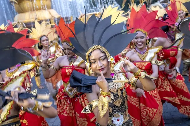 Balinese dancers perform as they take part in a cultural parade, during a new year's eve celebration at a main road in Denpasar, Bali, Indonesia, 31 December 2022. (Photo by Made Nagi/EPA/EFE/Rex Features/Shutterstock)