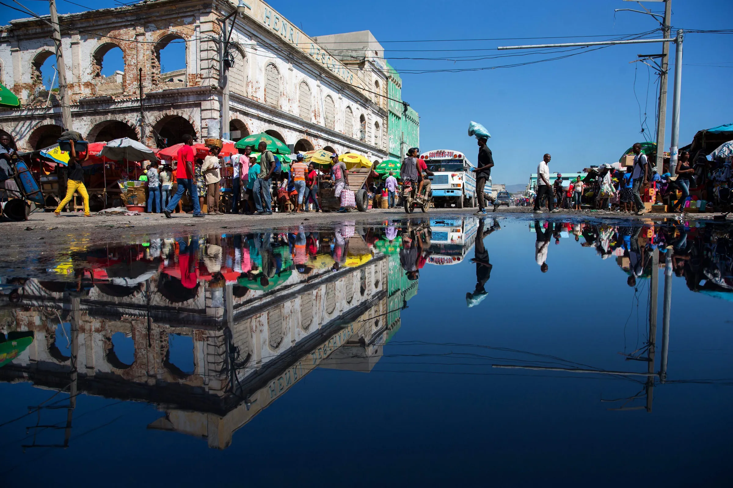 Города гаити. Port au Prince Haiti. Петионвилль Гаити. Порт-о-Пренс (столица Гаити). Республика Гаити достопримечательности.