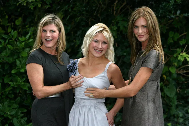 UK fashion gurus Susannah Constantine and Trinny Woodall pose for pictures with TV Presenter Izabela Chudzicka in Merrian Square Gardens, Dublin on September 11, 2008, to kick-start the Style in the City Fashion and Beauty show which runs until September 14th. (Photo by Niall Carson – PA Images/PA Images via Getty Images)