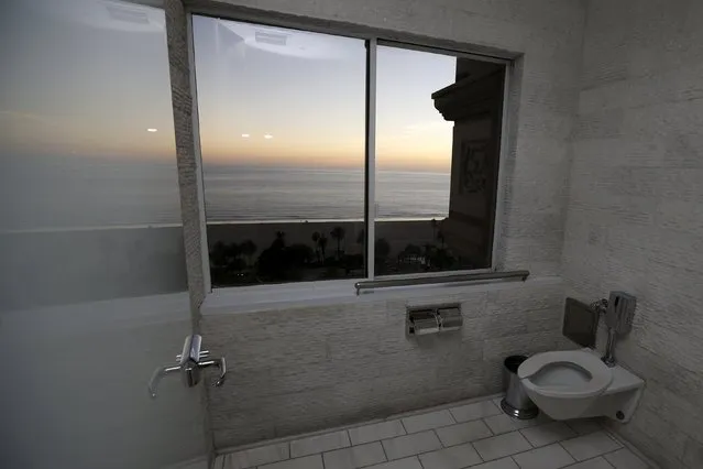 A toilet with a view of the Pacific Ocean is seen at Huntley Hotel in Santa Monica, California, United States, September 30, 2015. (Photo by Lucy Nicholson/Reuters)