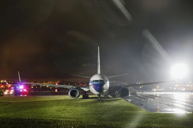A campaign plane that had been carrying U.S. Republican vice presidential candidate Mike Pence rests in the grass after it skidded off the runway while landing in the rain at LaGuardia Airport in New York, U.S.,October 27, 2016. (Photo by Lucas Jackson/Reuters)