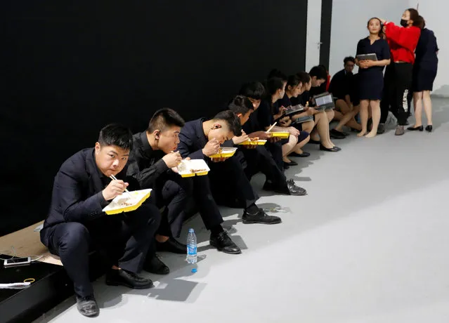 Security personnel have lunch at the Auto China 2018 motor show in Beijing, China April 26, 2018. (Photo by Jason Lee/Reuters)