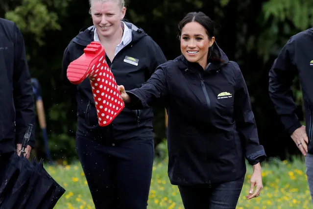 Britain's Meghan, Duchess of Sussex, participates in a contest during an event unveiling the Queen's Commonwealth Canopy in Redvale, North Shore, New Zealand October 30, 2018. (Photo by Phil Noble/Reuters)