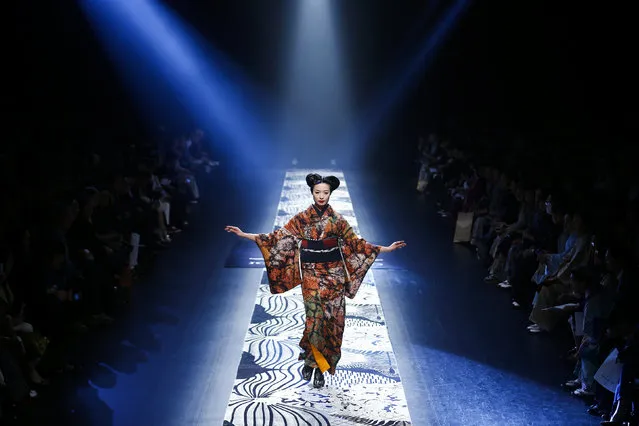 A model presents a creation by Jotaro Saito from the designer's Autumn/Winter 2016 collection during Tokyo Fashion Week in Tokyo, Japan, March 16, 2016. (Photo by Thomas Peter/Reuters)
