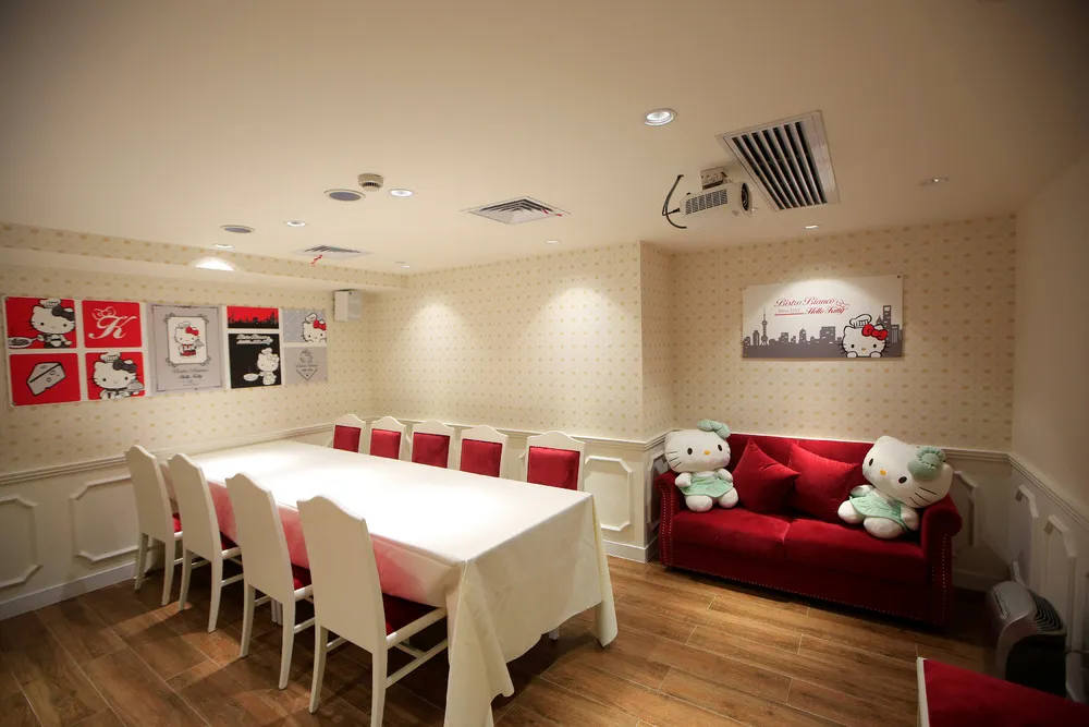 China's First Official Hello Kitty Restaurant