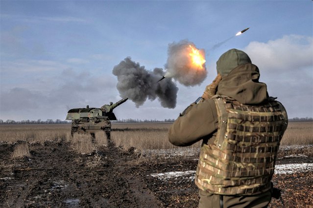 Ukrainian army from the 43rd Heavy Artillery Brigade fire the German howitzer Panzerhaubitze 2000, called Tina by the unit, amid Russia's attack on Ukraine, near Bahmut, in Donetsk region, Ukraine on February 5, 2023. (Photo by Marko Djurica/Reuters)