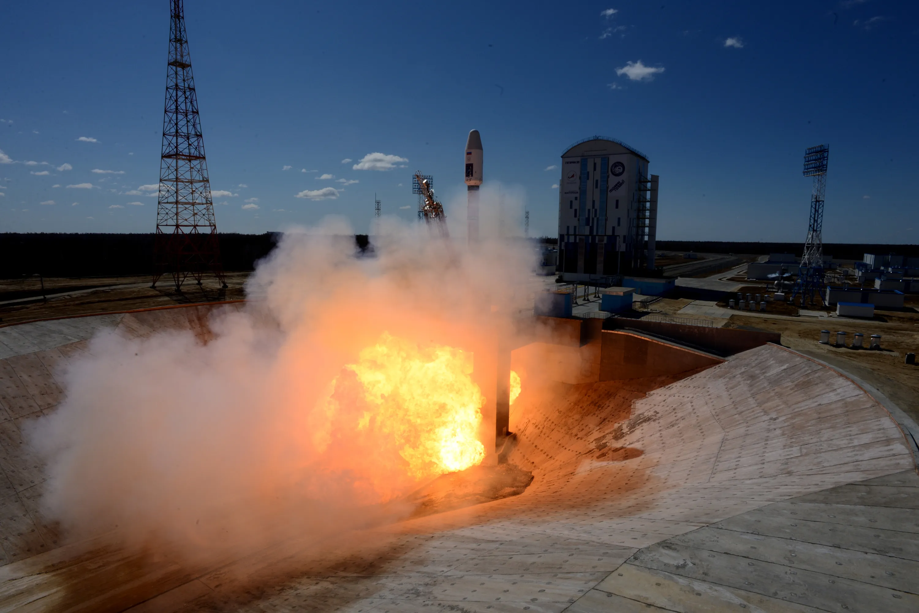 Байконур восточный. Катастрофа на космодроме Алкантара. Крушение ракеты на Байконуре 2018. Последний пуск с восточного. Старт ракеты в снегу.