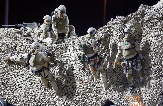 Members of the Saudi special forces perform during a military parade in preparation for the annual Hajj pilgrimage, in the Muslim holy city of Mecca, Saudi Arabia, Sunday, August 4, 2019. The annual Hajj pilgrimage draws millions of visitors each year, making it the largest yearly gathering of people in the world. (Photo by Amr Nabil/AP Photo)