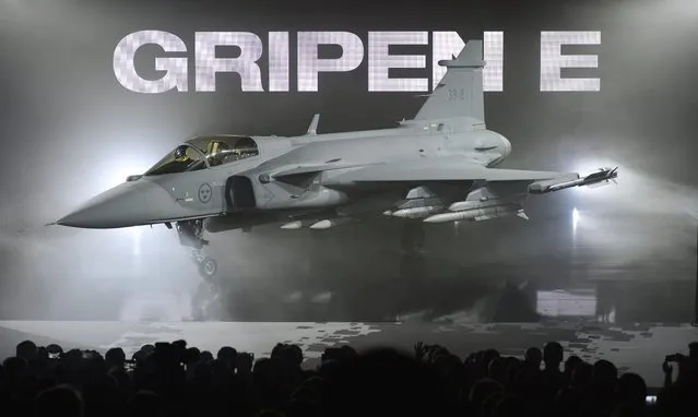 The new E version of the Swedish JAS 39 Gripen multi role fighter being rolled out at SAAB in Linkoping, Sweden, Wednesday, May 18, 2016. Swedish aircraft maker Saab has unveiled the latest version of its Gripen fighter jet. The E fighter is slightly bigger than previous versions, has a stronger engine and updated radar systems. It has been in development for about 10 years. The first test flight is expected later this year. (Photo by Anders Wiklund/TT via AP Photo)