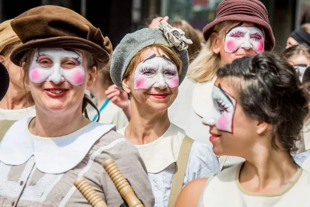 Participants are costumed during the Zinneke Parade in Brussels, Belgium, 21 May 2016. Thousands of people took part in the urban parade event that invites residents from the different neighbourhoods of Brussels to participate in this social and artistic project that runs every two years. (Photo by Stephanie Lecocq/EPA)