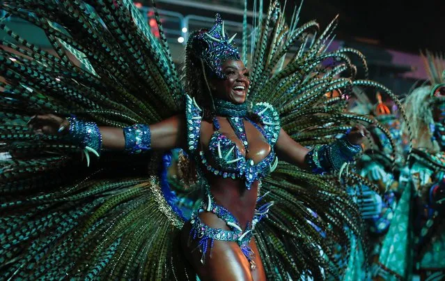 Drums queen Bianca Monteiro from Portela samba school performs during the second night of the Carnival parade at the Sambadrome in Rio de Janeiro, Brazil, April 23, 2022. (Photo by Amanda Perobelli/Reuters)