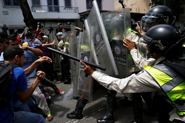 Demonstrators clash with riot police officers during a protest called by university students against Venezuela's government in Caracas, Venezuela, June 9, 2016. (Photo by Carlos Garcia Rawlins/Reuters)