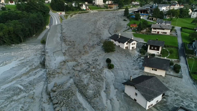 Still image taken from video shows the remote village of Bondo in Switzerland, August 23, 2017 after a landslide struck it. (Photo by Reuters TV)