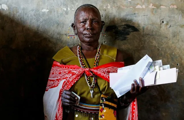 A Maasai traditional woman waits near a voting booth at a polling centre before casting her ballot during the general election by the Independent Electoral and Boundaries Commission (IEBC) in Ewaso Kedong primary school, in Kajiado county, Kenya on August 9, 2022. (Photo by Thomas Mukoya/Reuters)