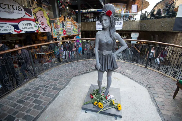 A new statue of the late singer Amy Winehouse after it was unveiled in Camden's Stables Market, in London, England, Sunday, September 14, 2014. Three years after her death the unveiling coincides with what would have been her 31st birthday. (Photo by Tim Ireland/AP Photo)