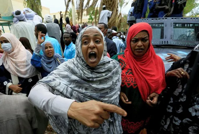 A Sudanese woman chants slogans outside the court during the new trial against ousted President Omar al-Bashir and some of his former allies on charges of leading a military coup that brought the autocrat to power in 1989 in Khartoum, Sudan on July 21, 2020. (Photo by Mohamed Nureldin Abdallah/Reuters)