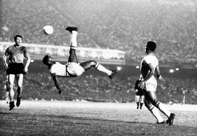 Brazil's soccer star Pele bicycle kicks a ball during a game at unknown location, September 1968. Pelé, the Brazilian king of soccer who won a record three World Cups and became one of the most commanding sports figures of the last century, died in Sao Paulo on Thursday, Dec. 29, 2022. He was 82. (Photo by AP Photo File)