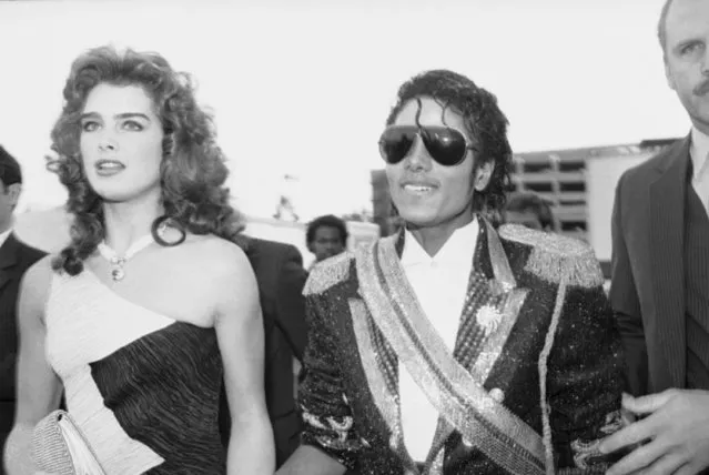 Michael Jackson, center, nominated for 12 Grammys in 10 categories, arrives backstage with actress Brooke Shields, left, at the Shrine Auditorium for the 26th annual Grammy Awards presentation, Tuesday, February 28, 1984, Los Angeles, Calif. (Photo by Nick Ut/AP Photo)
