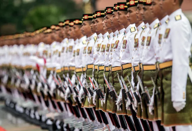 Malaysian guard of honor prepare for a welcoming ceremony for China Premier Li Keqiang in Putrajaya, Malaysia, 23 November 2015. Chinese Premier Li Keqiang make his first official visit to Malaysia after attending the Asean-China Summit, Asean+3 Summit and East Asia Summit. (Photo by Ahmad Yusni/EPA)