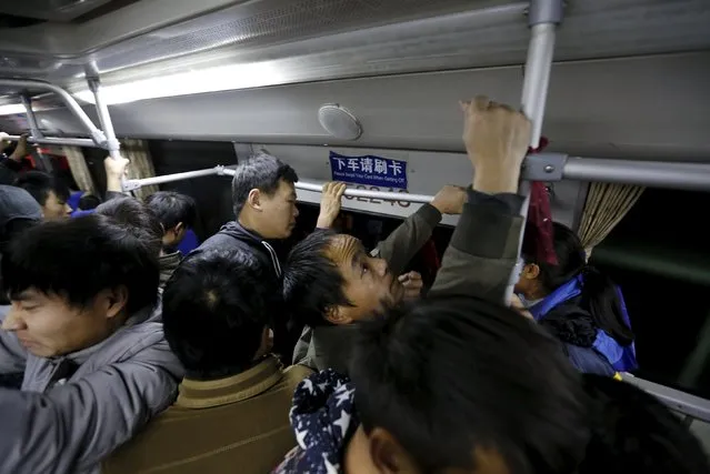 Commuters ride a bus into Beijing, China, November 16, 2015. (Photo by Kim Kyung-Hoon/Reuters)