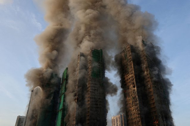Smoke rises as flames engulf bamboo scaffolding across multiple buildings at Wang Fuk Court housing estate, in Tai Po, Hong Kong, China, on November 26, 2025. (Photo by Tyrone Siu/Reuters)