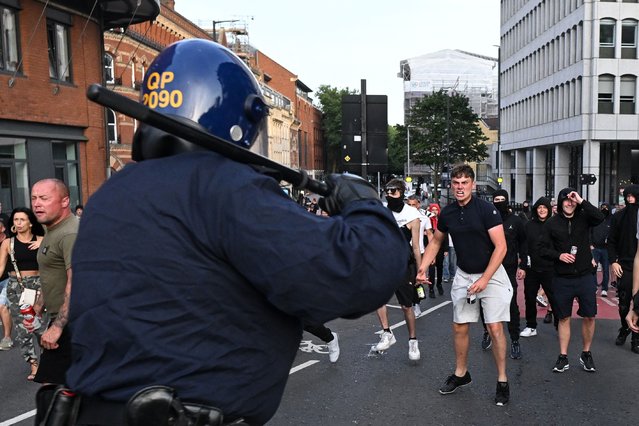 Riot police face protestors in Bristol, southern England, on August 3, 2024 during the “Enough is Enough” demonstration held in reaction to the fatal stabbings in Southport on July 29. UK police prepared for planned far-right protests and other demonstrations this weekend, after two nights of unrest in several English towns and cities following a mass stabbing that killed three young girls. (Photo by Justin Tallis/AFP Photo)
