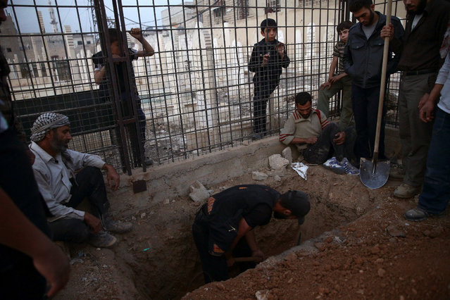 Men dig a grave for 15-year-old Ziad Rihani, who was killed during shelling, ahead of his burial in a graveyard in the rebel held besieged Douma neighbourhood of Damascus, Syria November 14, 2016. (Photo by Bassam Khabieh/Reuters)