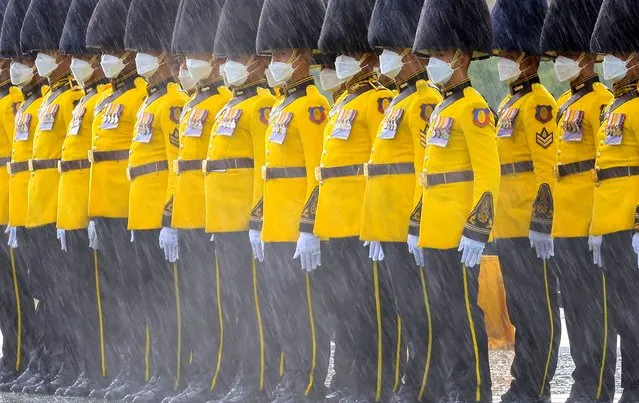 The guard of hornor stand in the rain during a celebration to mark the Thai King Maha Vajiralongkorn's 70th birthday in Bangkok, Thailand on July 28, 2022. (Photo by Soe Zeya Tun/Reuters)