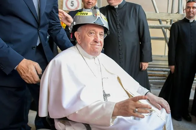 Pope Francis, wearing a protective helmet from the Vigili del Fuoco, the Italian Firefighters Corps., as he holds a private visit of the Duomo cathedral in L'Aquila on August 28, 2022 during a one-day pastoral visit to the 2009 earthquake-struck Abruzzo capital. (Photo by Vatican Mediia/Catholic Press/Alamy Live News)